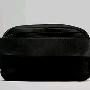 Lululemon everwhere belt bag.